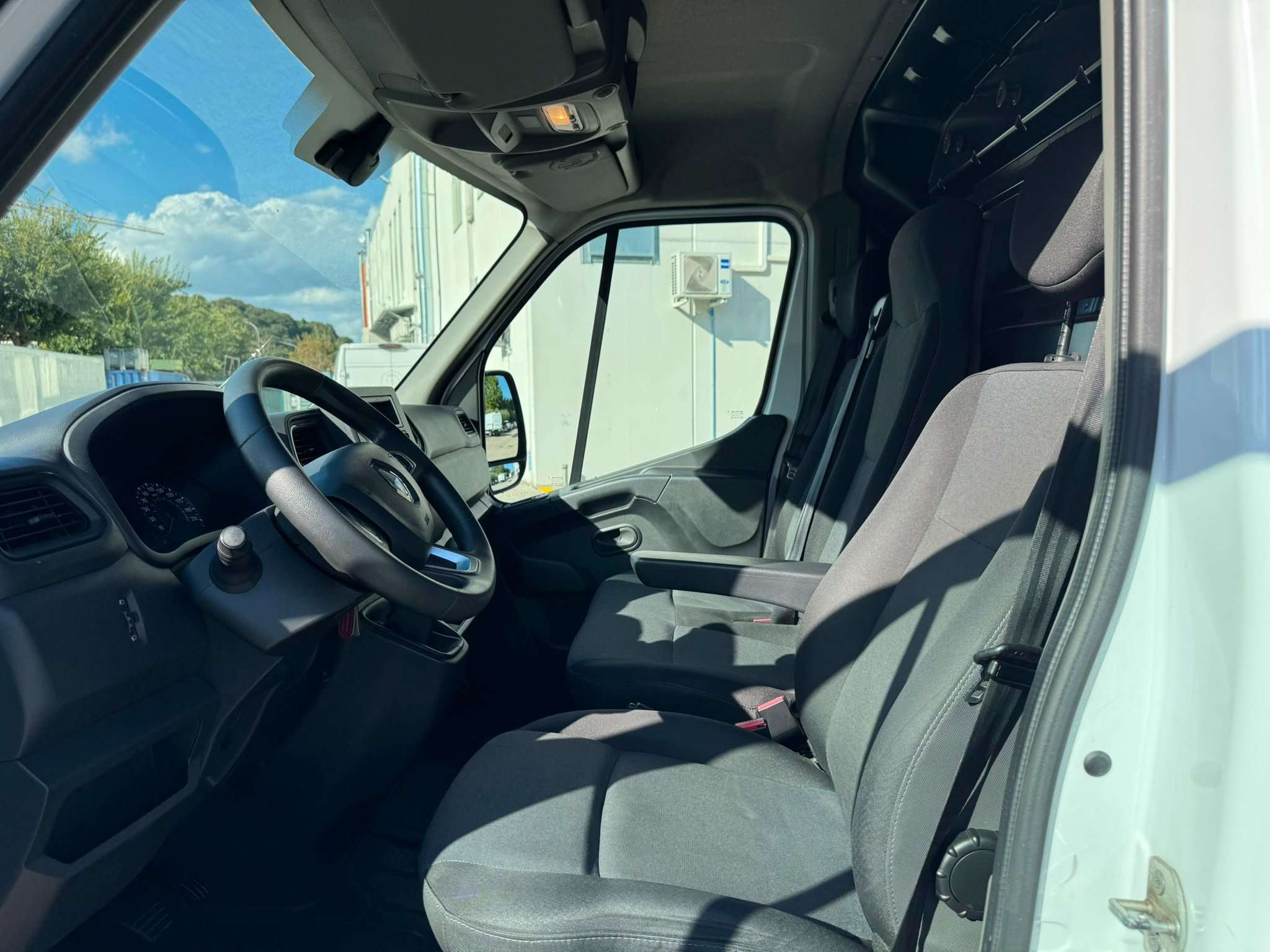 Renault MASTER T35 2.3 DCI 135 PL-TM FURGONE ICE 2022 - immagine 9